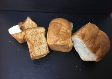 Smørbagte hvedeknopper med knust kardemomme